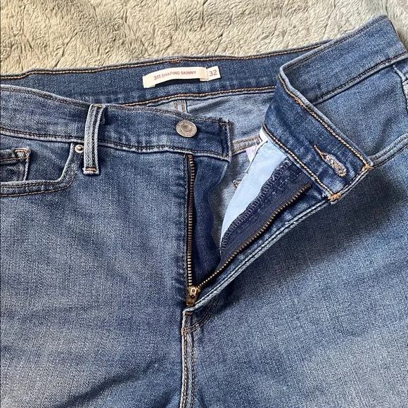 Levi’s 311 Shaping Skinny Jeans - Picture 4 of 8